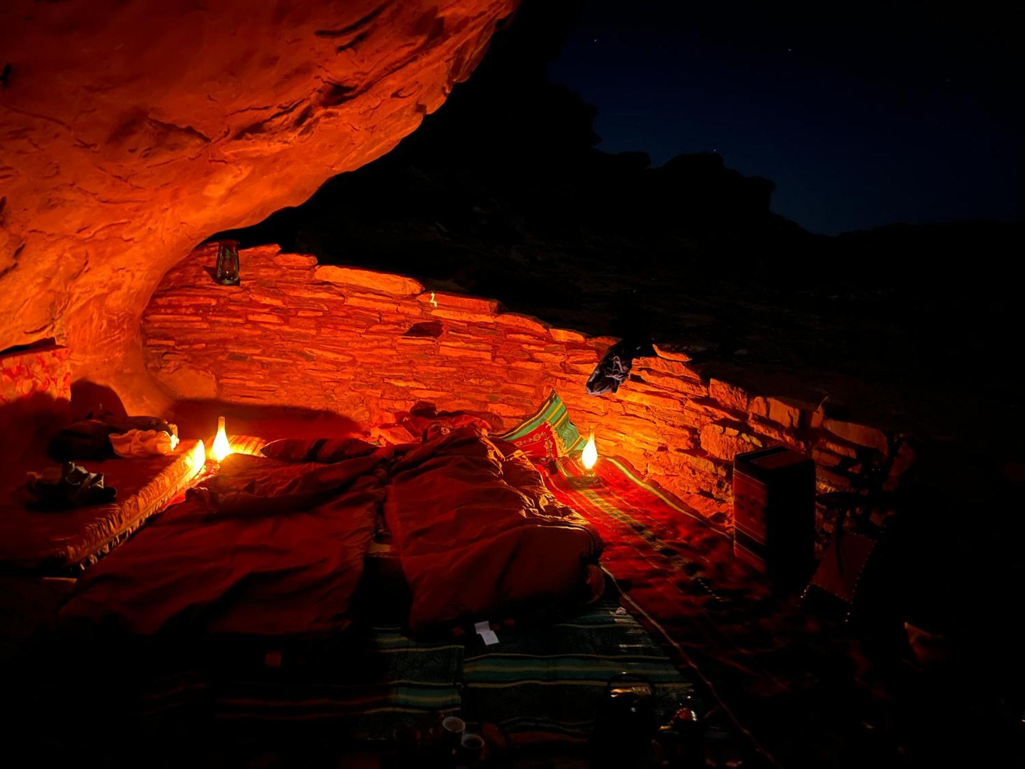 Wadi Rum Cave Camping Exteriör bild